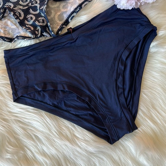 Pink Victoria’s Secret Panties - Picture 2 of 7